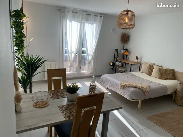 Studio meublé 31m2 rénové - Rue Montplaisir - Stationnements sécurisés