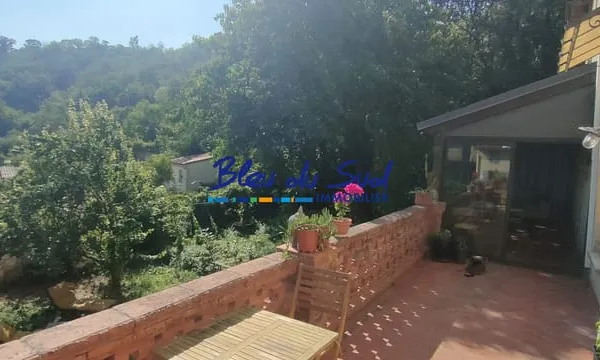 Maison ancienne avec jardin et garage