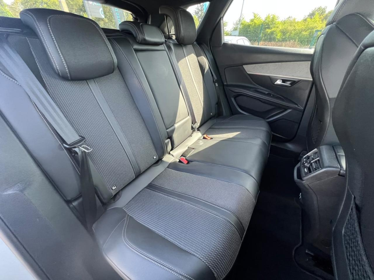 Peugeot 3008 puretech 130 s&s eat8 gt — photo 9