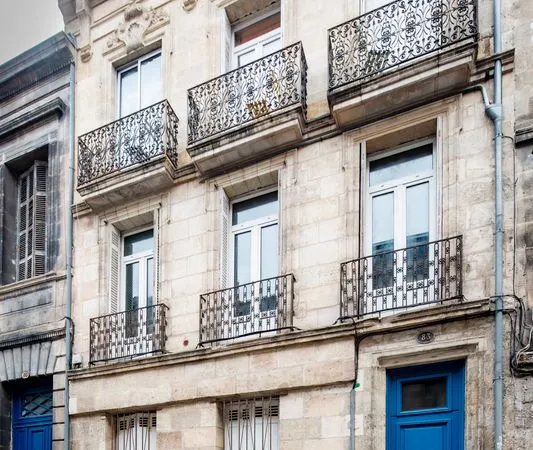 Rare : Bordeaux Centre Place Sainte Eulalie - Charmant F4 triplex 68m2 (73m2 au sol) esprit maison
