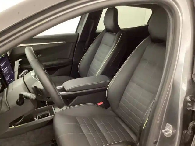 Renault Megane e-tech 220 ch autonomie confort gsr2 — photo 11