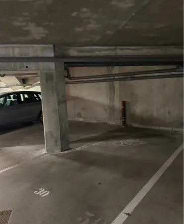 Place de parking sous-sol sécurisé