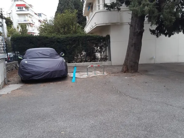 Place de parking dans résidence