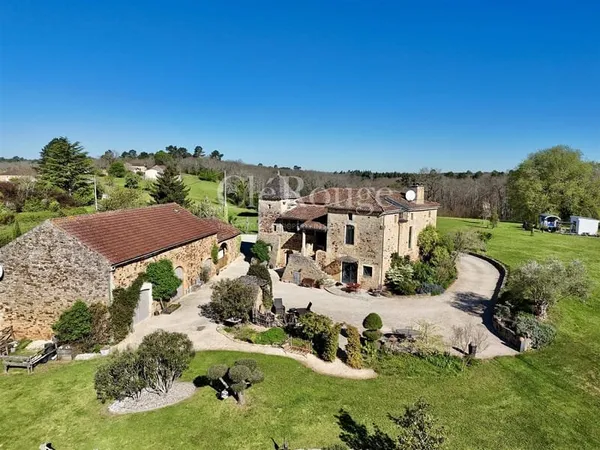 Proche de Fumel - Magnifique propriété rénovée avec gite, garage et chevaux sur 3,5 hectares
