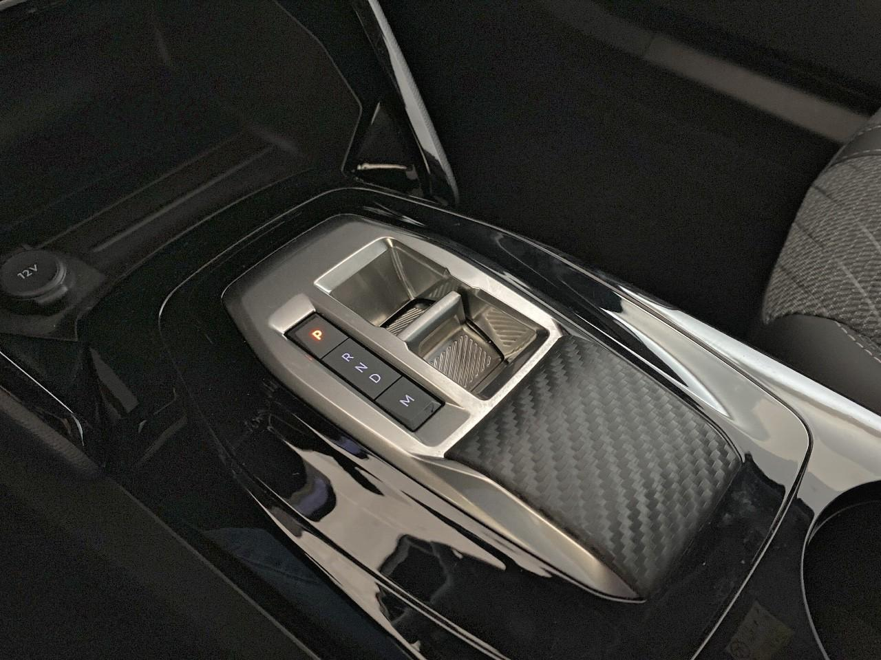 Peugeot 2008 hybrid 145 ch e-dcs6 allure — photo 18