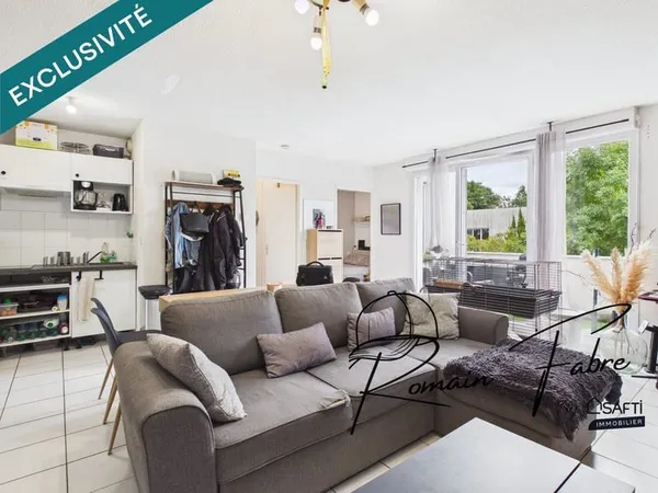 Appartement rénové avec balcon dans une résidence avec piscine au calme
