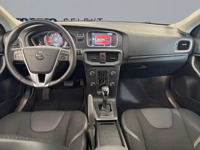 Volvo V40 t2 122ch momentum geartronic — photo 11