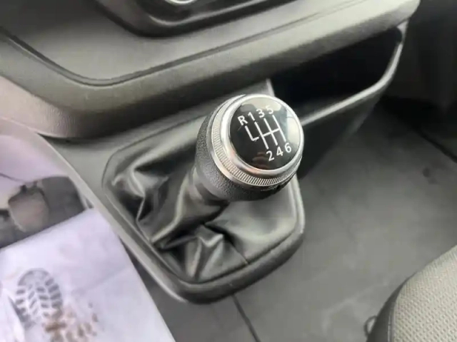 Renault Trafic fg l1h1 2t8 2.0 blue dci 110ch confort — photo 15