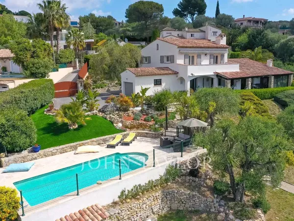 Maison 8 pièces 198 m²
