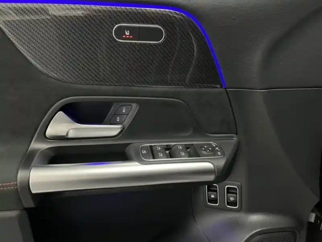 Mercedes Gla 250 e amg line — photo 20