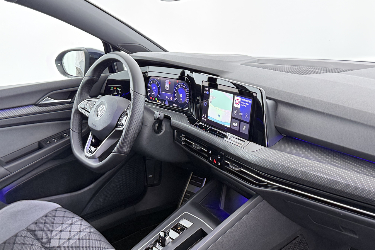 Volkswagen Golf 8 — photo 13