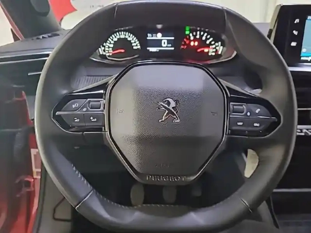 Peugeot 2008 puretech 100 s&amp;s bvm6 — photo 9