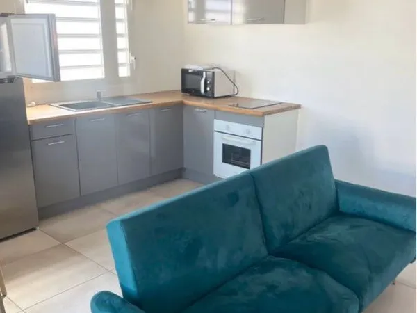 À louer t2 duplex au coeur du bourg de Ste Anne