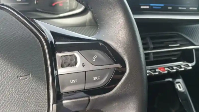 Peugeot 208 puretech 100 s&amp;s bvm6 — photo 19