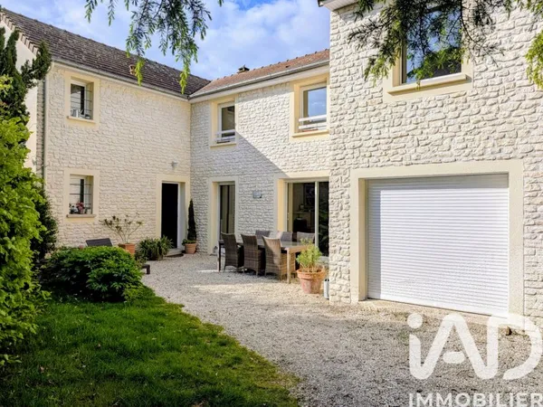 Maison 7 pièces 215 m²