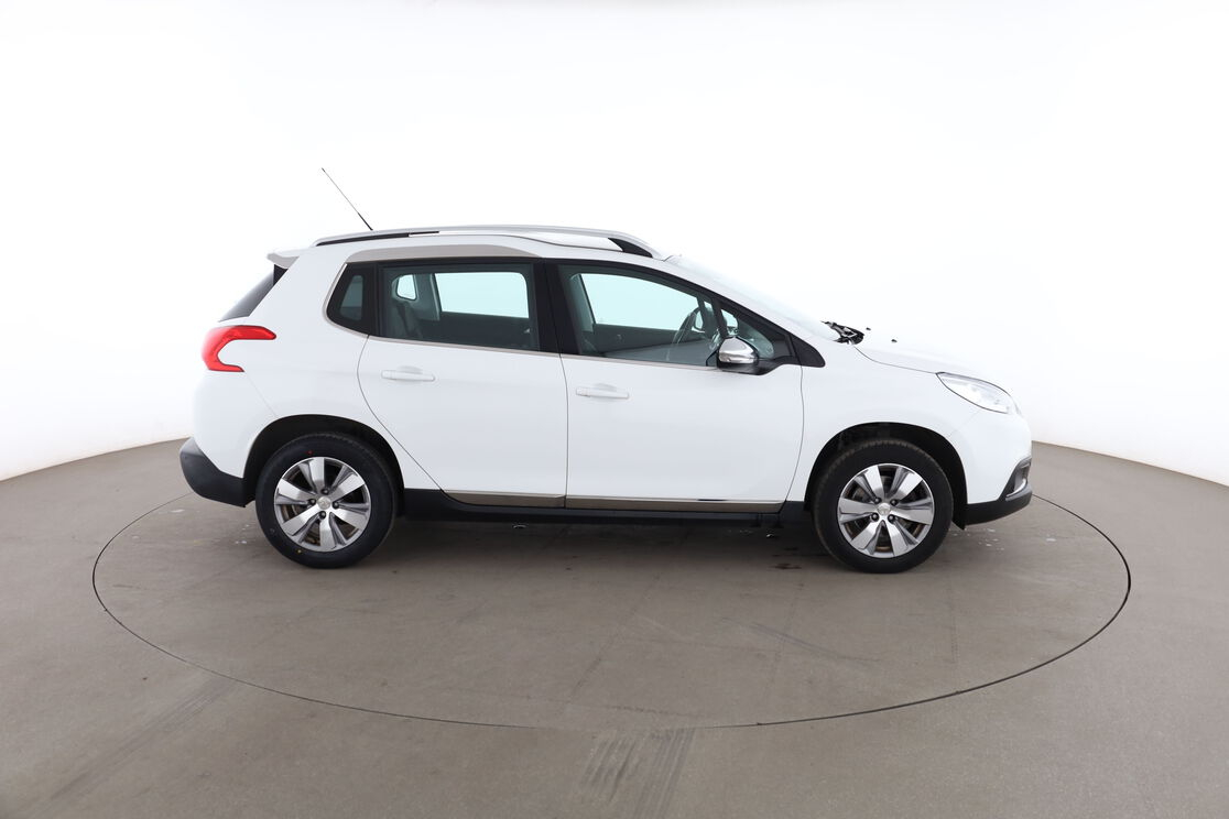 Peugeot 2008 1.2 PureTech Allure EAT6 — photo 6