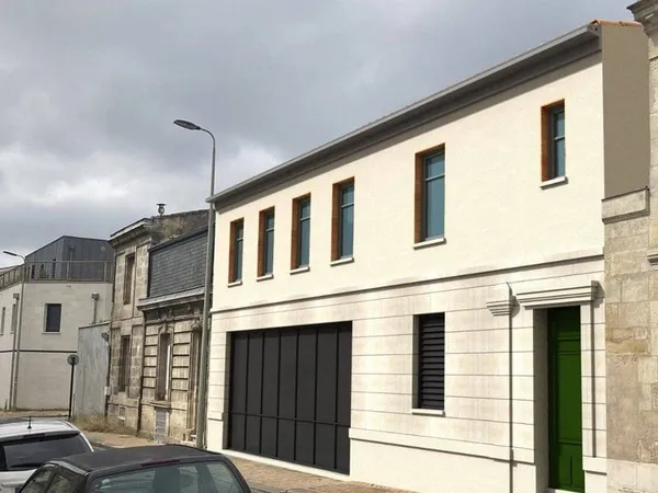 Bâtiment 284 m²