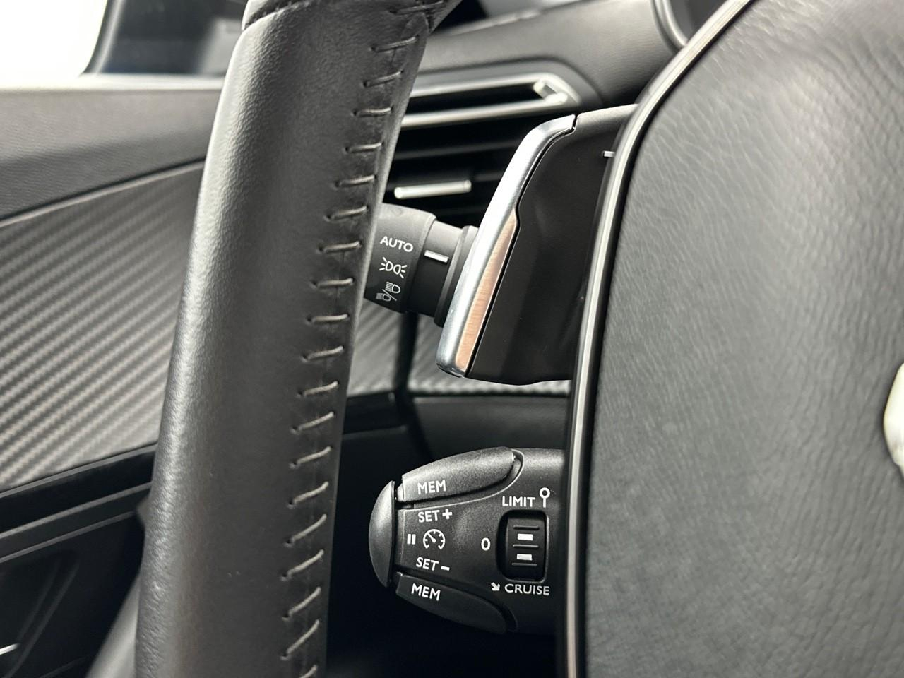 Peugeot 2008 puretech 130 s&s eat8 allure pack — photo 19