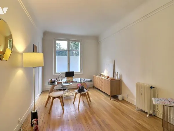 Local d'activités 197 m²