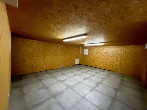 Parking/Garage/Box