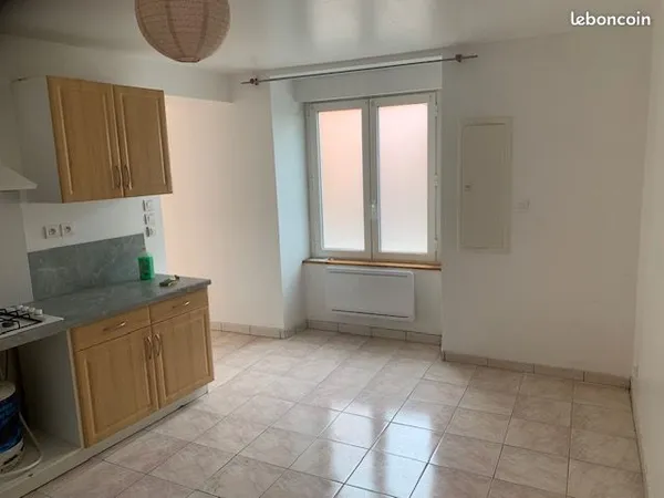 T2 55 m² rénové centre Réquista 12170 - rez-de-chaussée - disponible 1er octobre