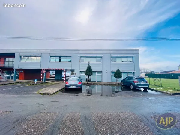 Local 228 m² LESPARRE MEDOC