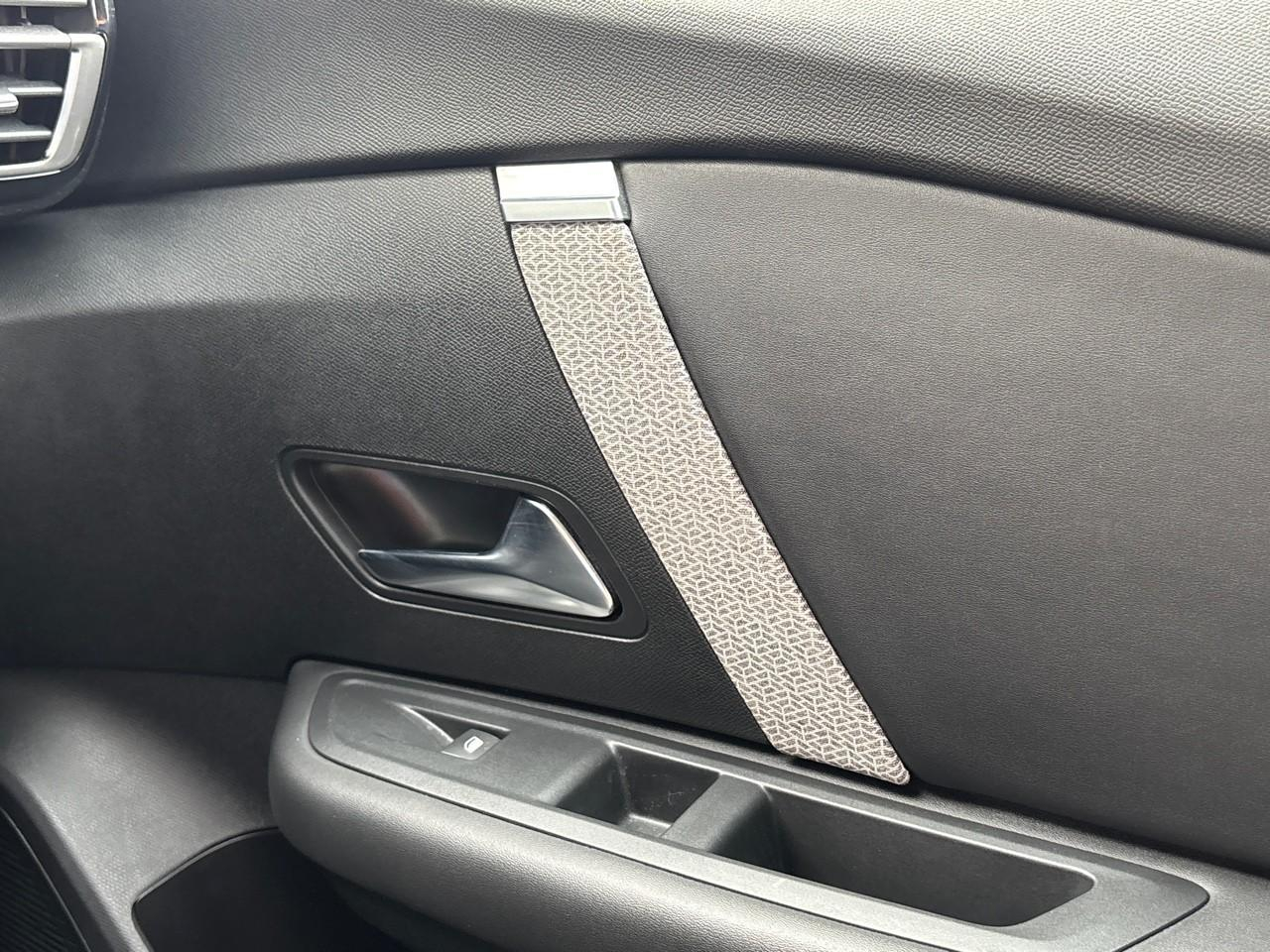 Citroën C4 bluehdi 130ch s&s feel pack eat8 120g — photo 27
