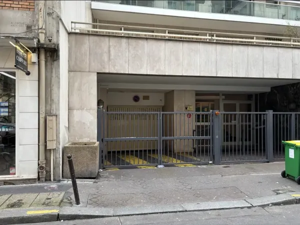 Loue parking - 12m²
