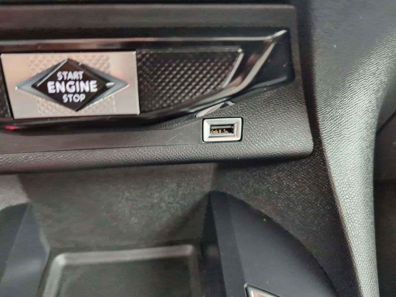 Ds Ds 3 crossback bluehdi 130 eat8 rivoli — photo 27