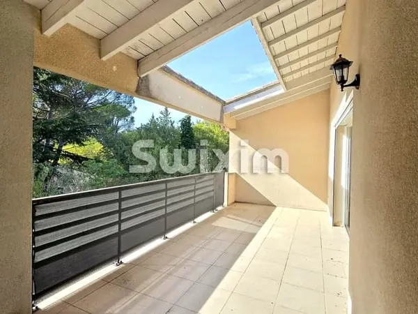 Appartement T3 avec grande terrasse, garage et parking à Orange