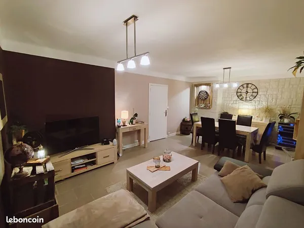 A louer Appartement T3 BIS de 68m², situé au 4ème et dernier étage dans un quartier calme prôche de 