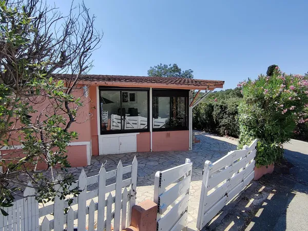 Chalet dans domaine avec piscine