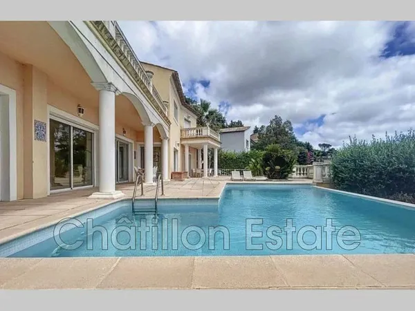 Maison 5 pièces 285 m²