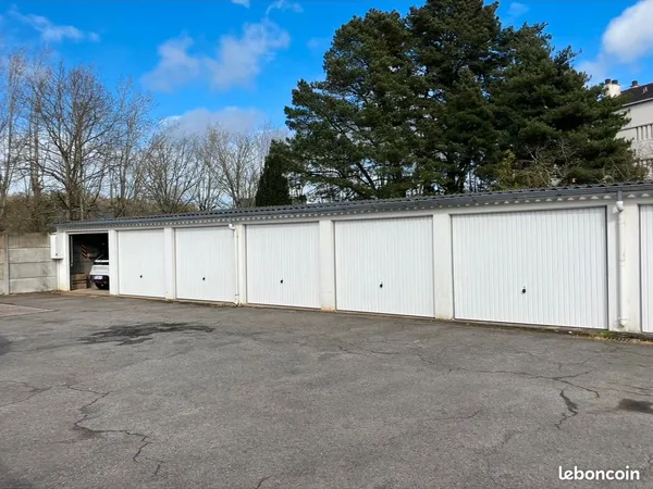 A louer garage ferme et securisé