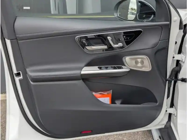 Mercedes Glc 300 de 4matic — photo 17