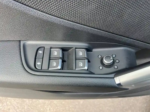 Audi Q2 35 tfsi 150 s tronic 7 — photo 22