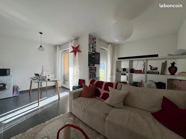 Appartement T1 28m2 LYON 8 - Libre OCT 26