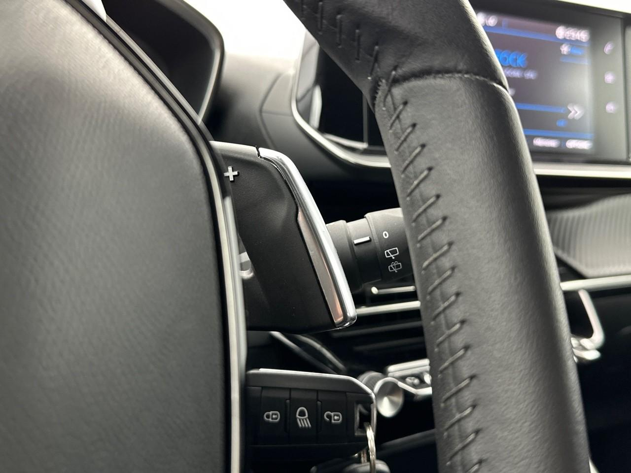 Peugeot 2008 puretech 130 s&s eat8 style — photo 20