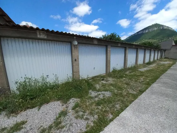 Stationnement Location Millau   65€