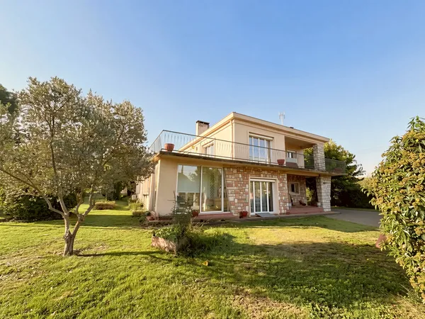 Maison familiale T6 de 205 m2 avec grand jardin