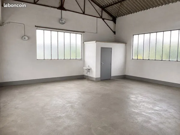À LOUER - HANGAR 85 m² - BEAUVOIR-SUR-MER