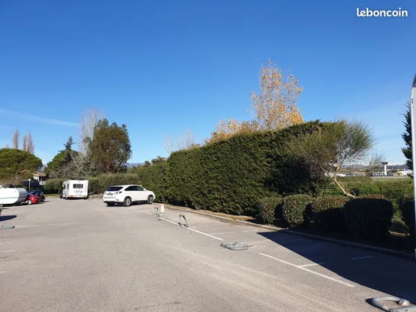 1 ou 2 place(s) de parking en extérieur dans résidence privée