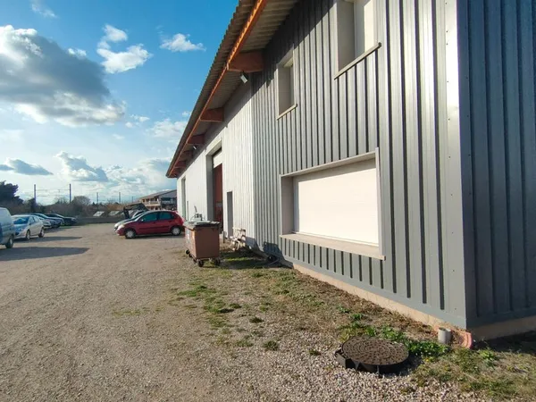 Local 1200 m² LE THOR