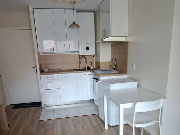 location studio meublé