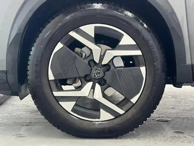 Peugeot 2008 1.2 puretech 100ch s&amp;s allure — photo 6