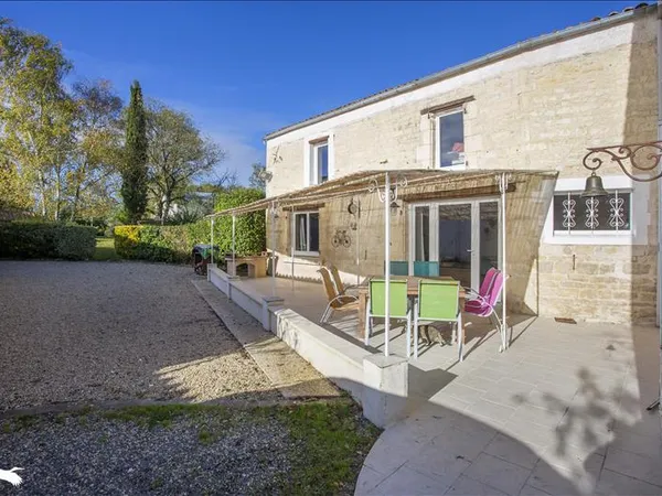 Vends maison lumineuse et chaleureuse avec jardin