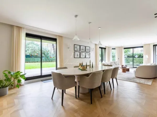 Neuilly-sur-seine. Rare duplex avec grand jardin privatif