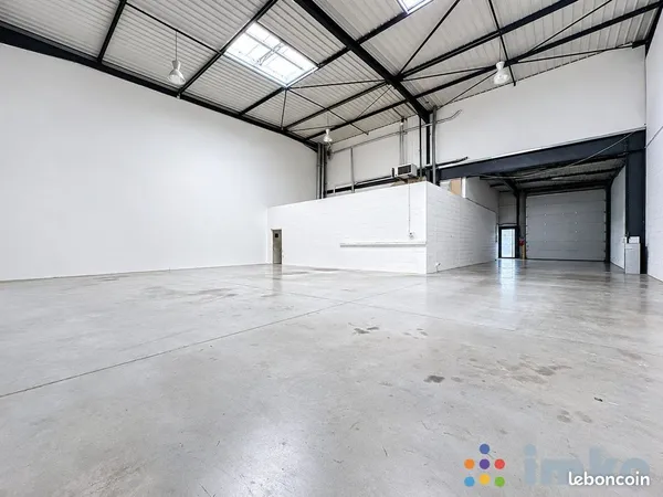 Local 250 m² Croix