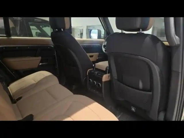 Land Rover Defender 110 2.0 p300e phev x — photo 32