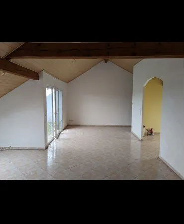 Appartement F3 balcon 87m2 dans village calme